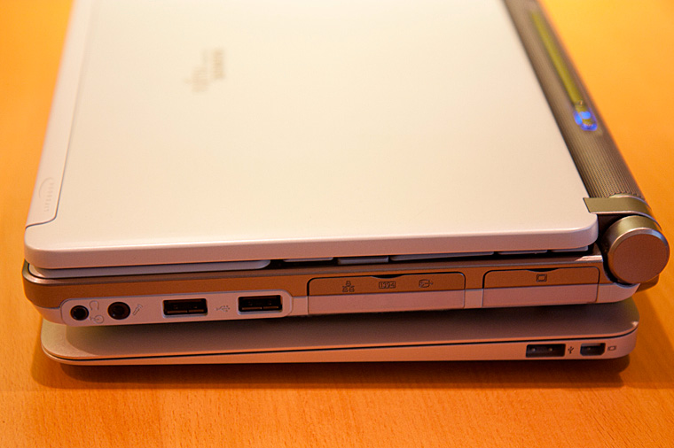 Fujitsu p7010 sur Apple Macbook Air 11 pouces - profil